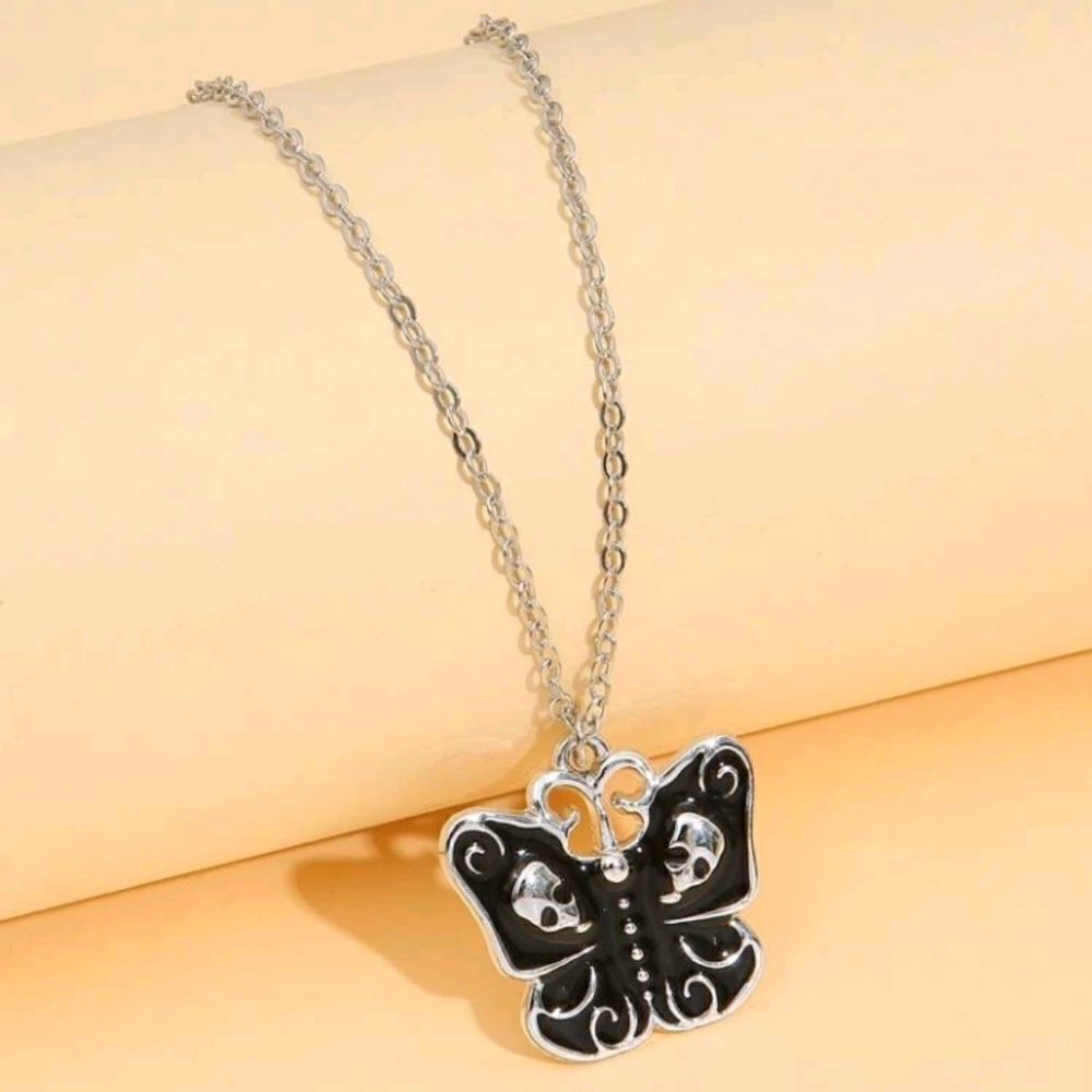 One chain Necklace with pendant